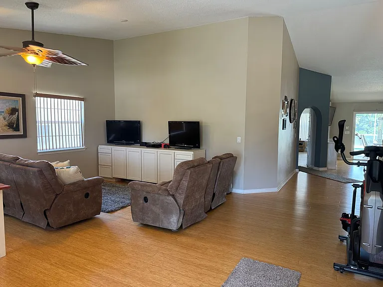 230 Oxford Ave — Photo 8