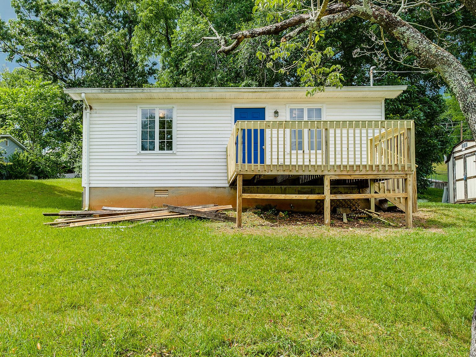 447 Pine St, Mt Carmel, TN 37645 Zillow