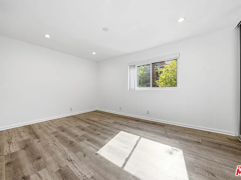 1037 N Vista St #206 — Photo 10