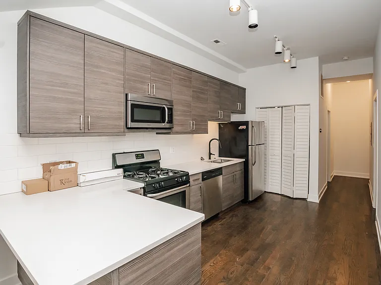 1418 W Blackhawk St #1F — Photo 21