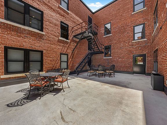 4th image of 208 Marshall St #13