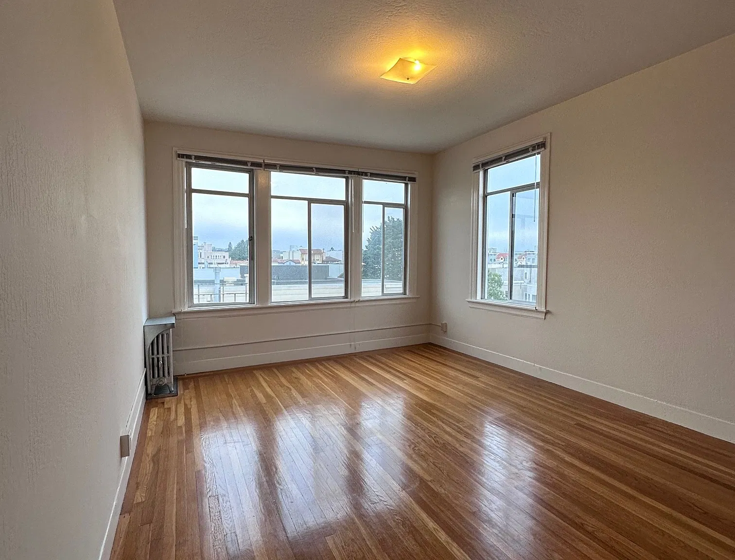 Sunlit Marina Studio with Golden Gate Bridge Views | Water & Trash Included! — Photo 2
