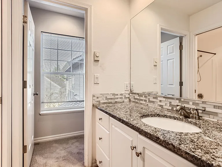 9603 NW Miller Hill Dr — Photo 21