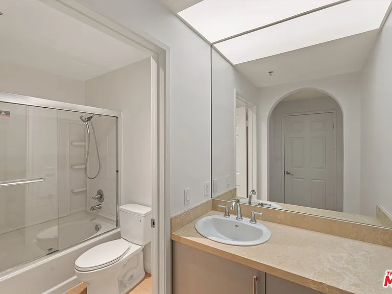620 S Gramercy Pl #122 — Photo 12