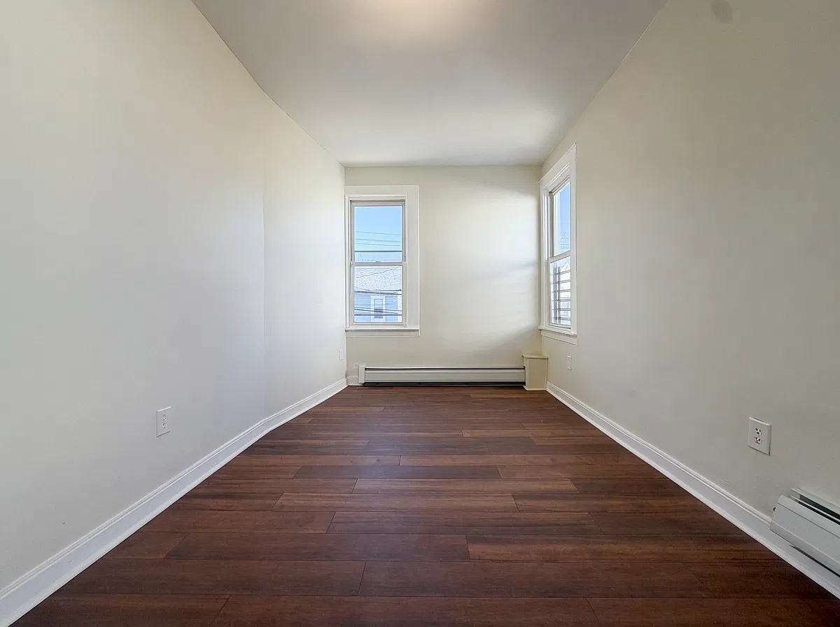 4 bed, 1000 sqft, $2,200 — Photo 4