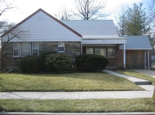 4960 175th Pl, Fresh Meadows, NY 11365