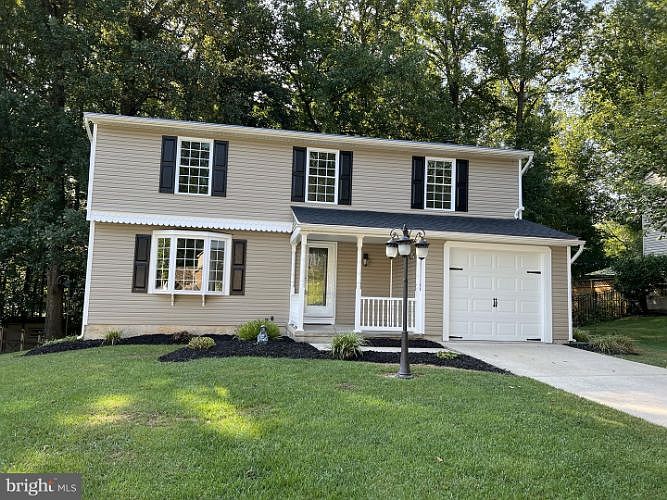 1st image of 629 Fox Bow Dr