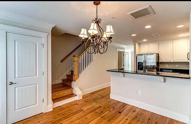 732 S Shelmore Blvd #203 — Photo 4