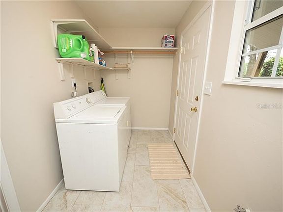 5th image of 412 E Poinsettia St