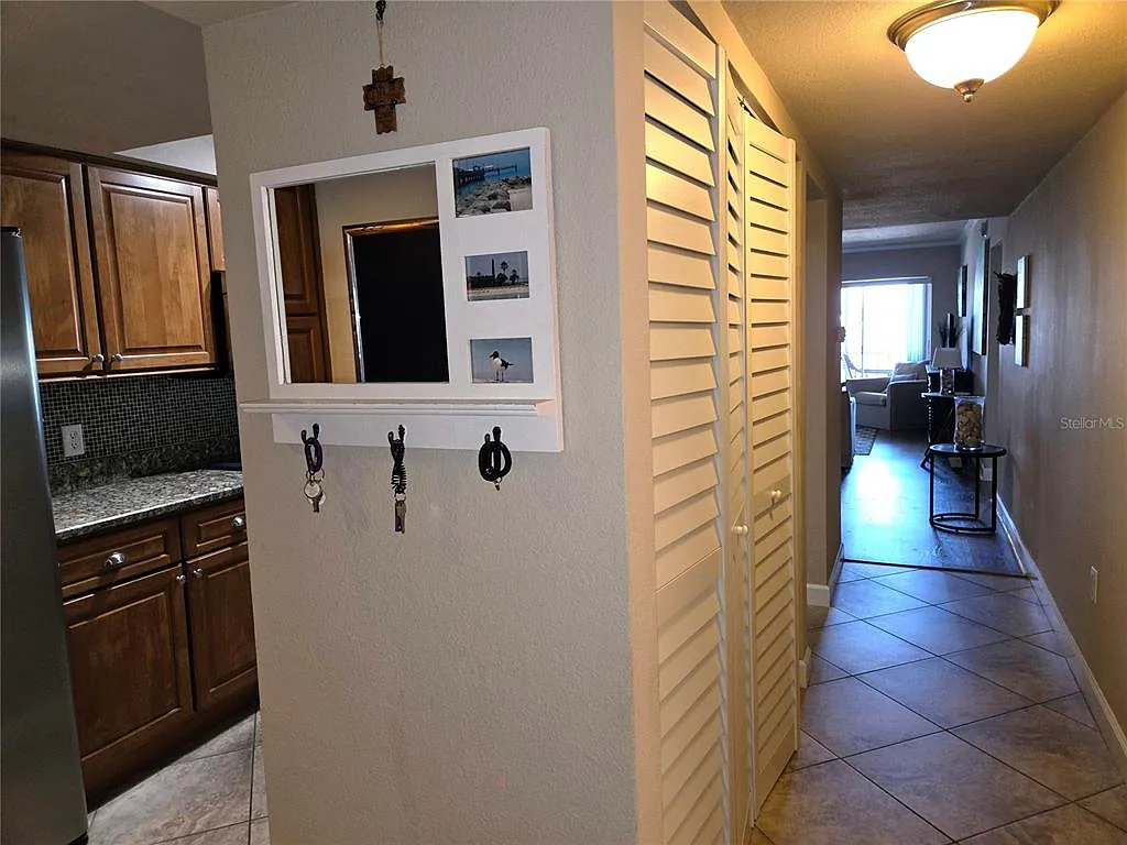 2 bed, 2.0 bath, 1005 sqft, $2,200 — Photo 4