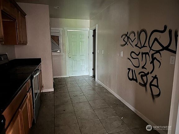 5th image of 1220 Yakima Avenue S