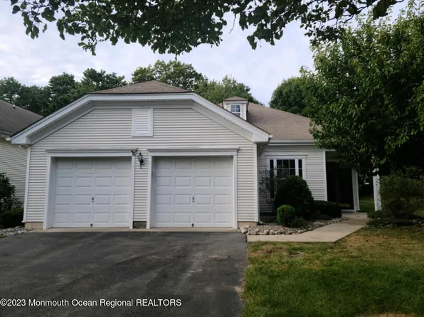 14 Greenhaven Court, Lakewood, NJ 08701