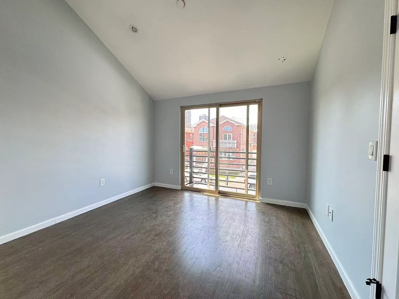 3 bed, 1.5 bath, 1500 sqft, $3,300 — Photo 4