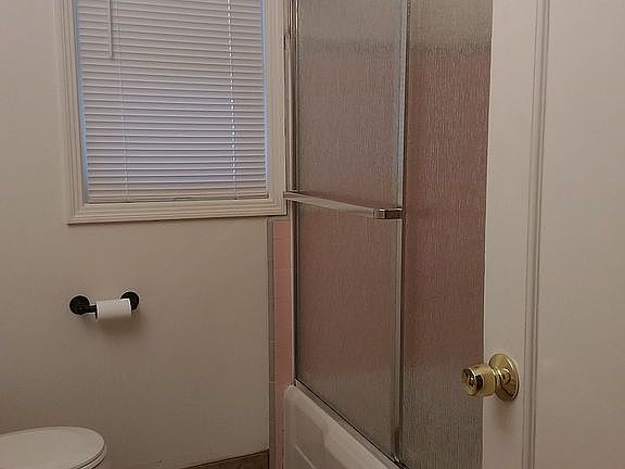 5th image of 3704 Kenmore Dr N
