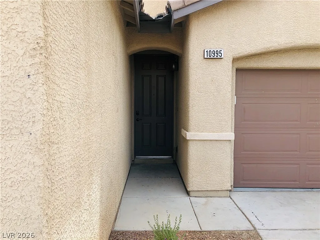 4 bed, 2.5 bath, 1880 sqft, $2,280 — Photo 2