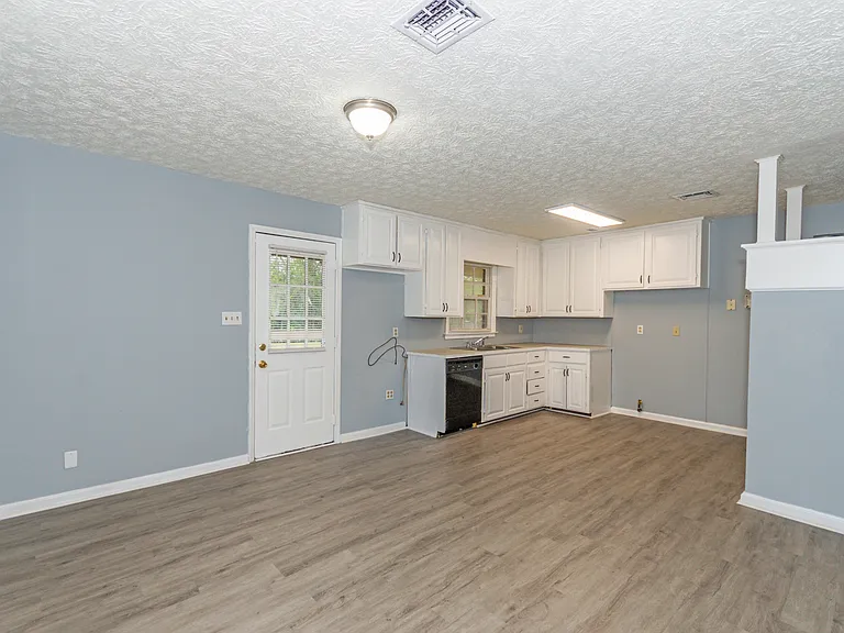 4342 Sunshine Dr — Photo 8