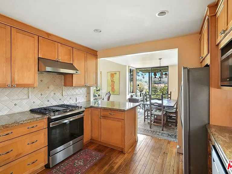 730 Basin Dr — Photo 16