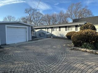 519 Terry Ave, Aurora, IL 60506