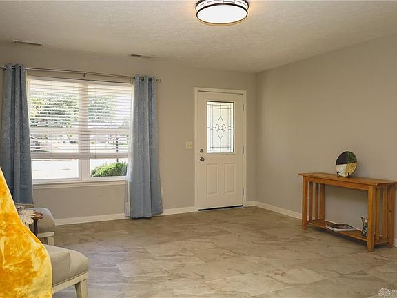 4th image of 1786 Saratoga Dr