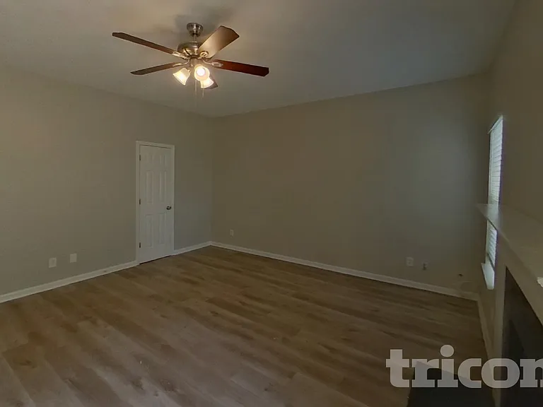842 Asbury Trl — Photo 4