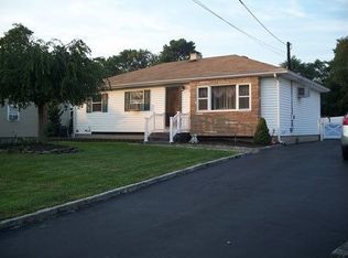 543 Canal Rd, Mount Sinai, NY 11766
