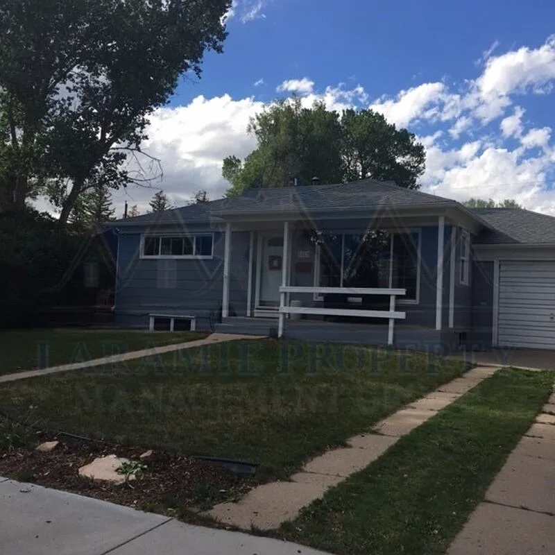 3 bed, 2.0 bath, 1452 sqft, $1,899 — Photo 2