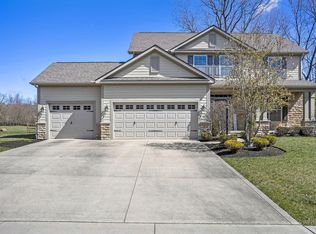 1672 Forest View Dr, Pataskala, OH 43062