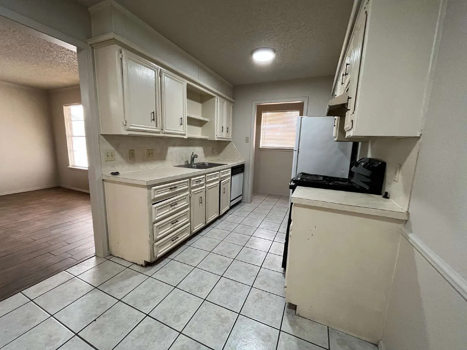 2 bed, 1.0 bath, 762 sqft, $675 — Photo 4