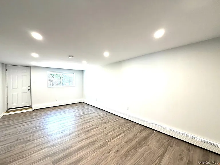 65 Florida Ave — Photo 15