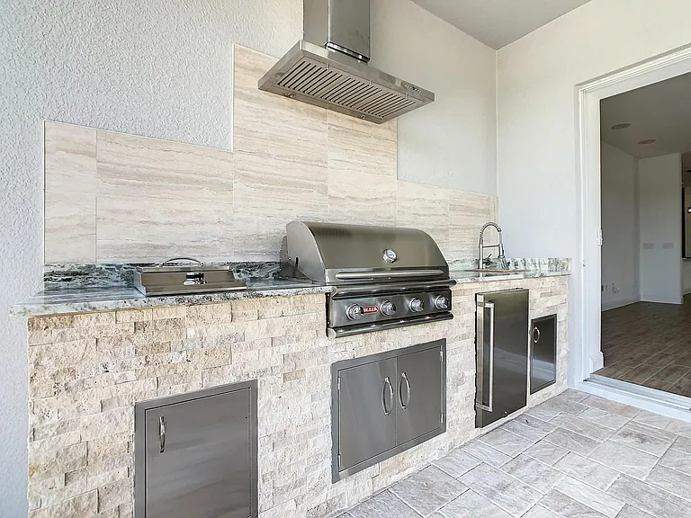 15707 Vetta Dr — Photo 42