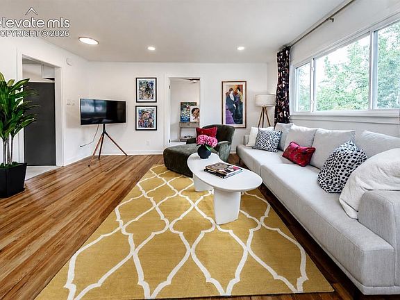 3rd image of 939 E Las Animas St