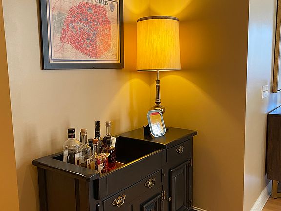 5th image of 450 E Ohio St APT 221