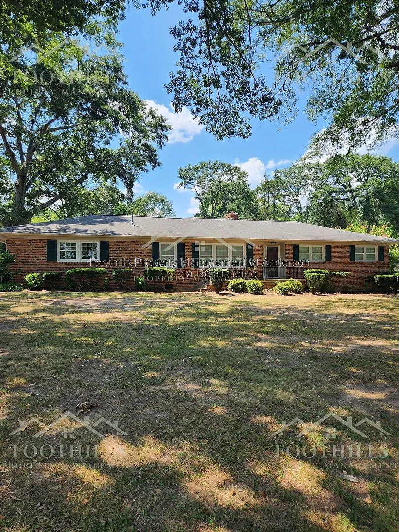 3 bed, 2.0 bath, 1596 sqft, $1,750 — Photo 1