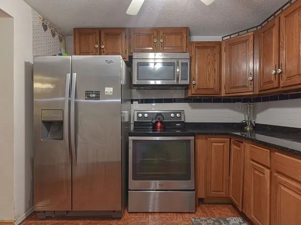 15 Thompson Dr APT 2, Randolph, MA 02368