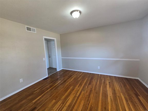 4th image of 10621 Langford Dr