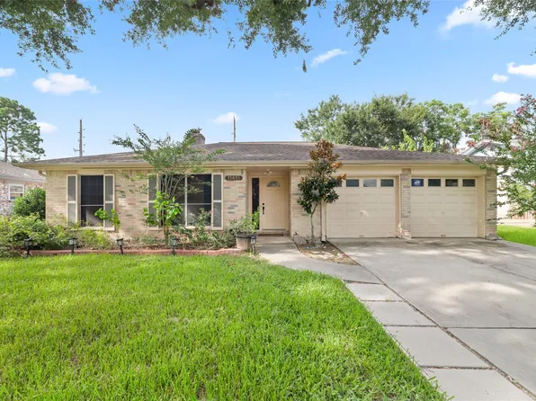 11415 Brook Meadows Ln, Meadows Place, TX 77477