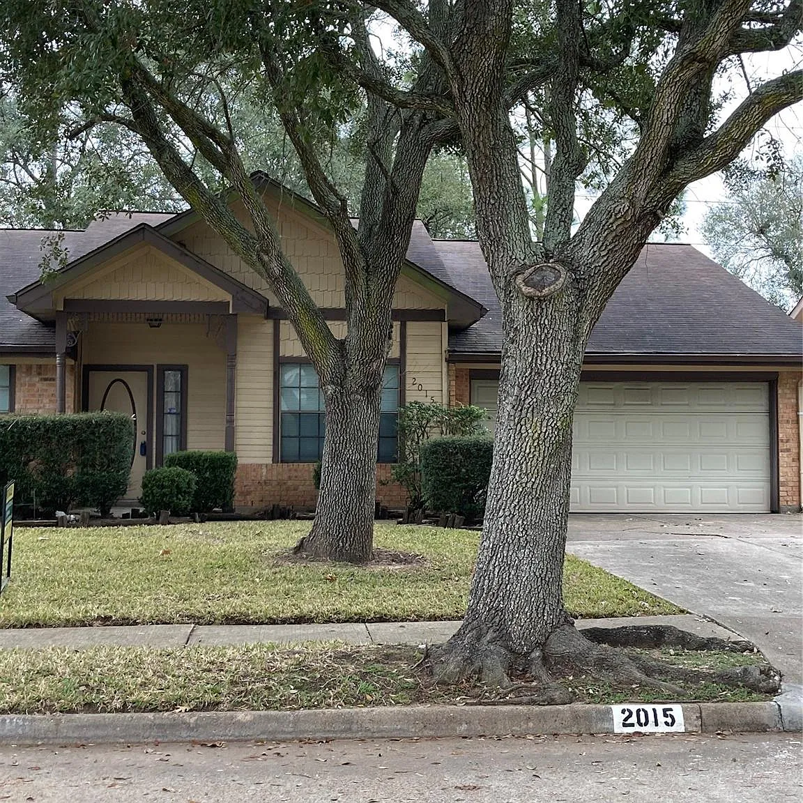 3 bed, 2.0 bath, 1826 sqft, $2,100 — Photo 1