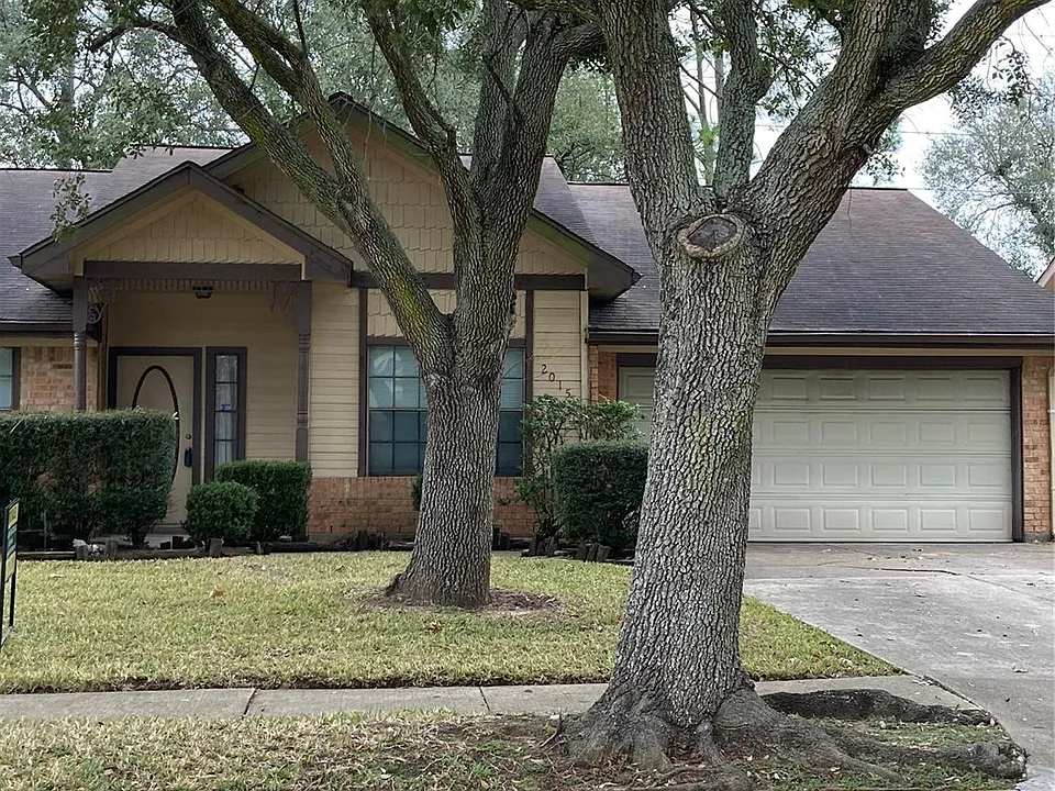 2015 Shorewood Ln