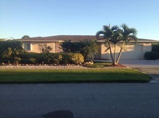 955 Hibiscus Dr, Royal Palm Beach, FL 33411