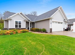 1347 Lear Ln, De Pere, WI 54115