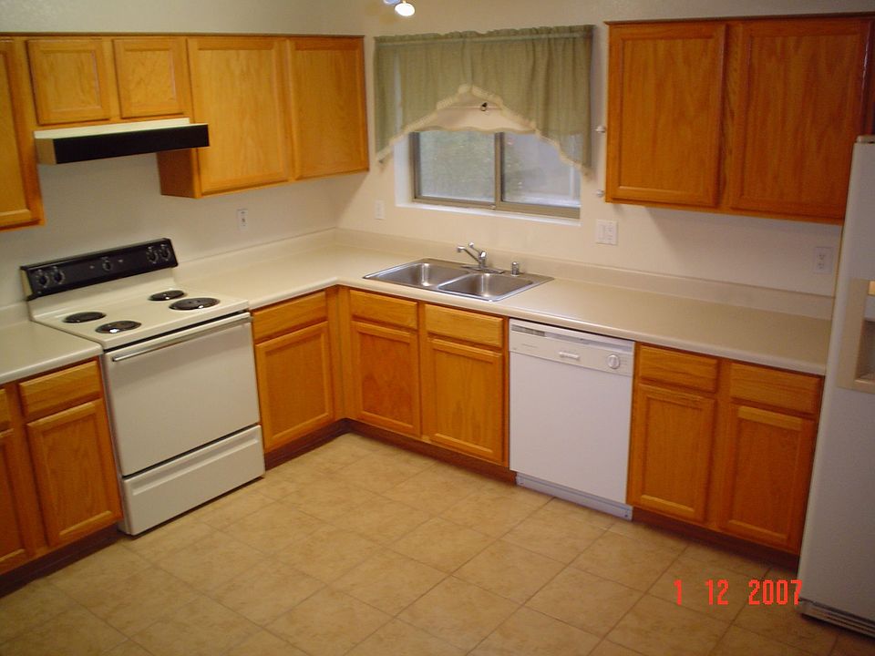 Lots of SPACE   a PANTRY!