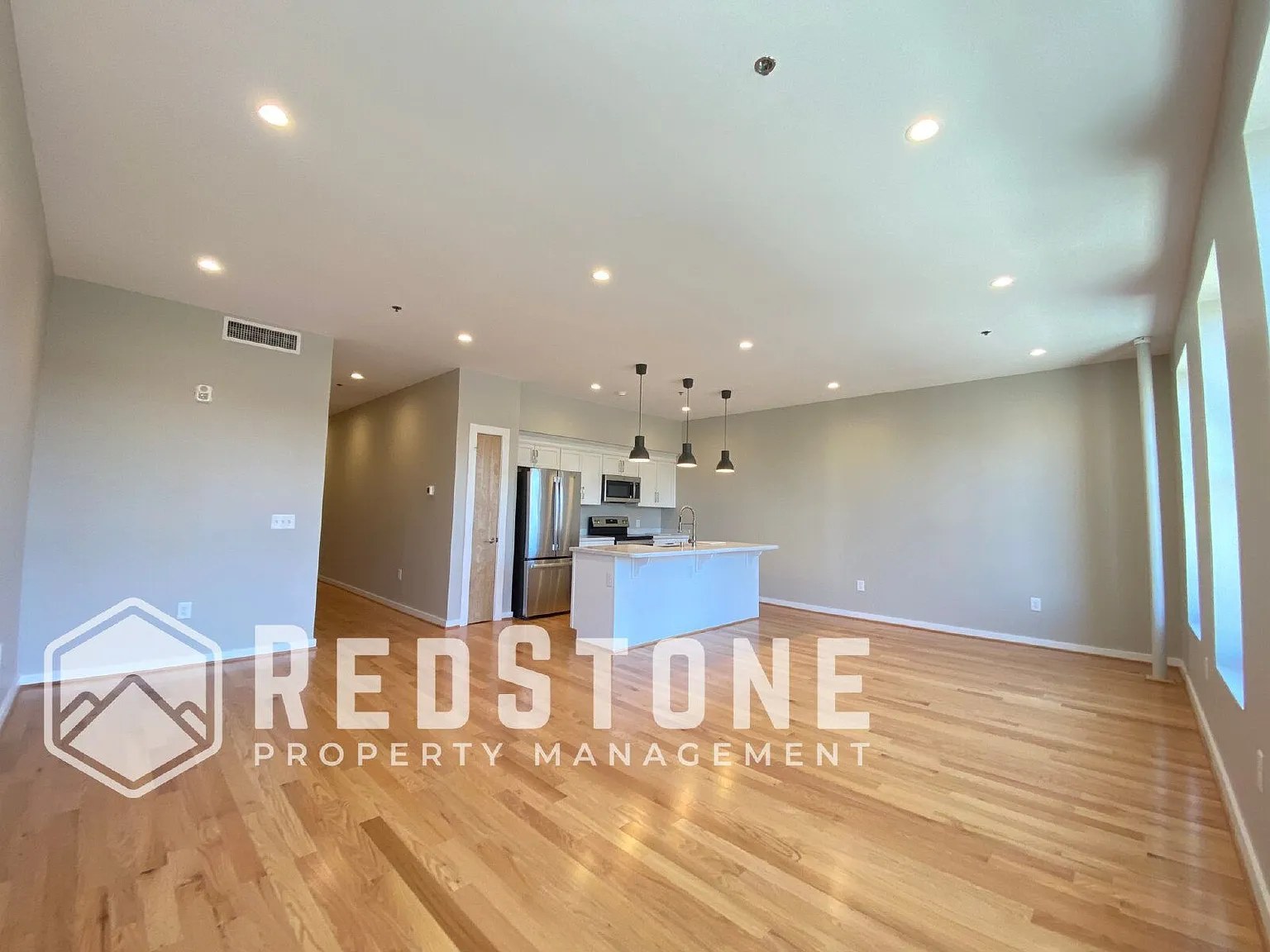 2 bed, 1.0 bath, 1100 sqft, $1,350 — Photo 2