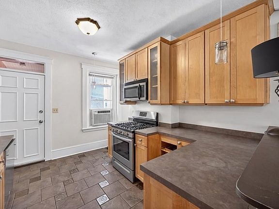 3rd image of 23 Netherlands Rd #1