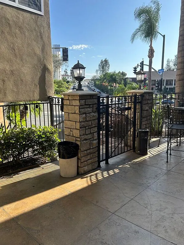 1 bed, 1.0 bath, 686 sqft, $2,050 — Photo 2