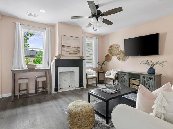 charleston-south-carolina-2057762737 picture