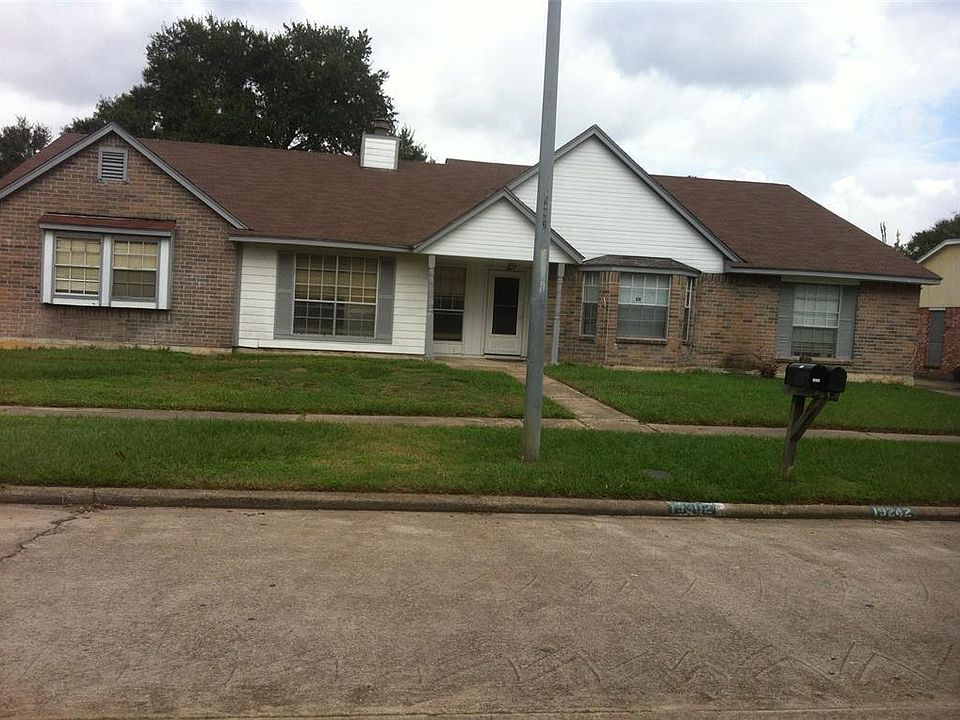 1st image of 19302 Woodglen Dr