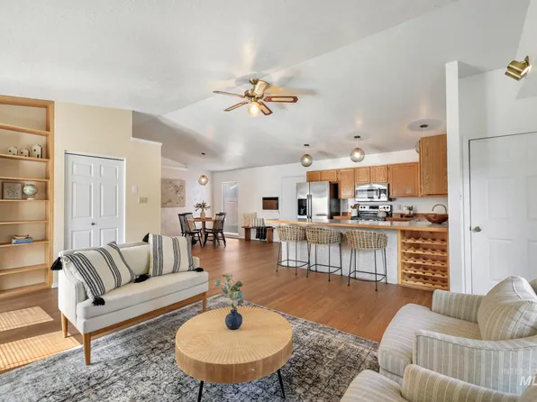 230 Meadows Ln, Twin Falls, ID 83301