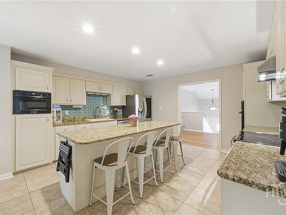 4th image of 170 Bluff Drive