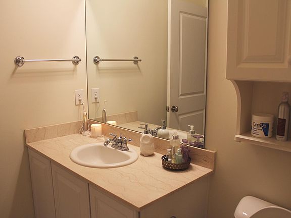 3rd image of 450 E Ohio St APT 211