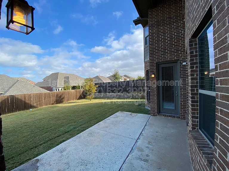 927 Bentley Dr — Photo 34